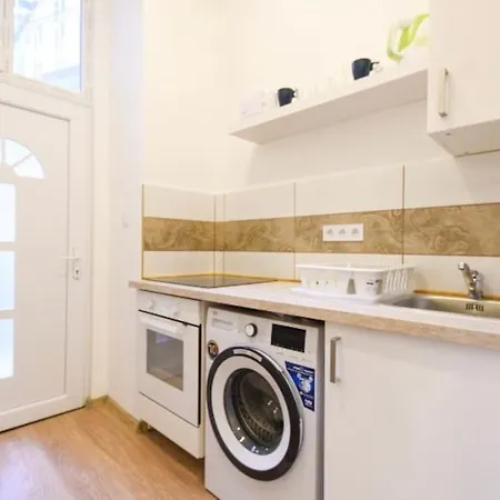 1 Bedroom Flat In Nyar Str., Downtown * 부다페스트