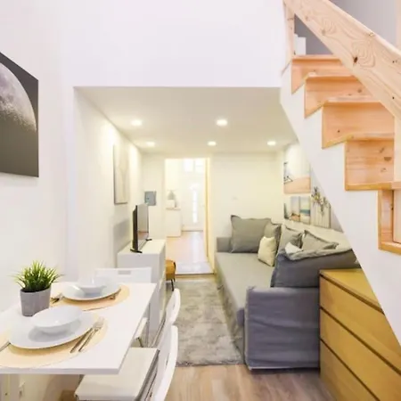 아파트 1 Bedroom Flat In Nyar Str., Downtown *