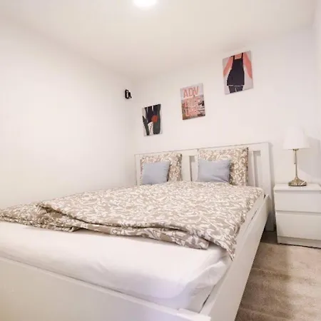 아파트 1 Bedroom Flat In Nyar Str., Downtown