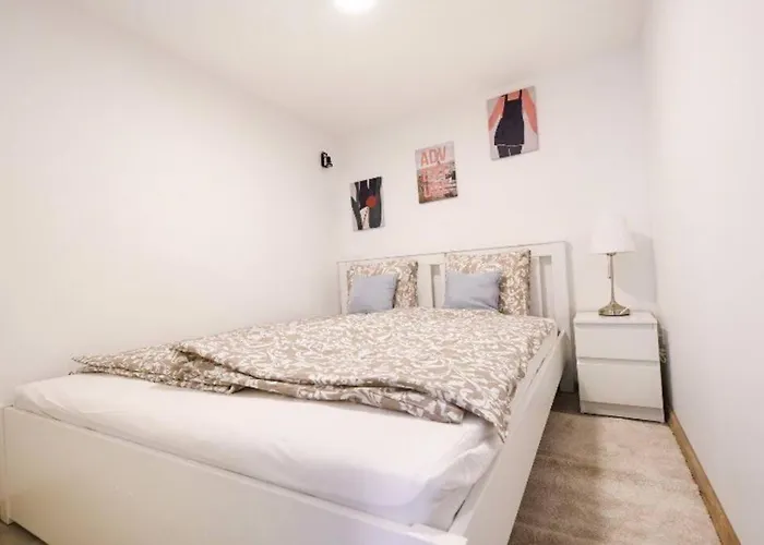 Lägenhet 1 Bedroom Flat In Nyar Str., Downtown
